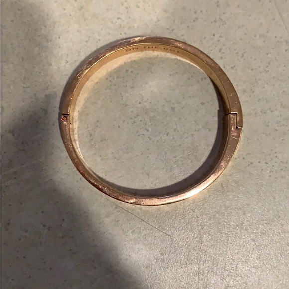 Kate Spade On the Go-gold bracelet with white dots - Picture 5 of 6